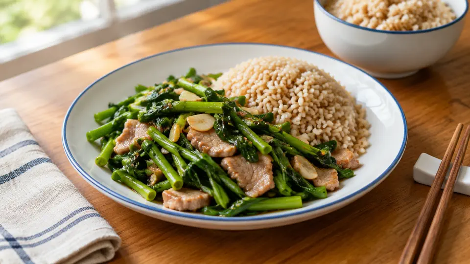 蒜蓉通菜炒肉片飯