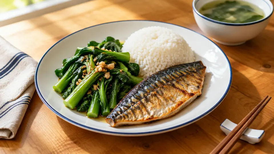 煎鯖魚配蒜蓉芥蘭飯